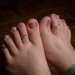 Load image into Gallery viewer, GlimmerTwist – 925 Silver Toe Ring