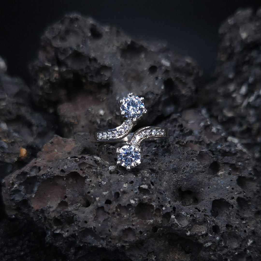 GlintCurve – Twin Stone Ring