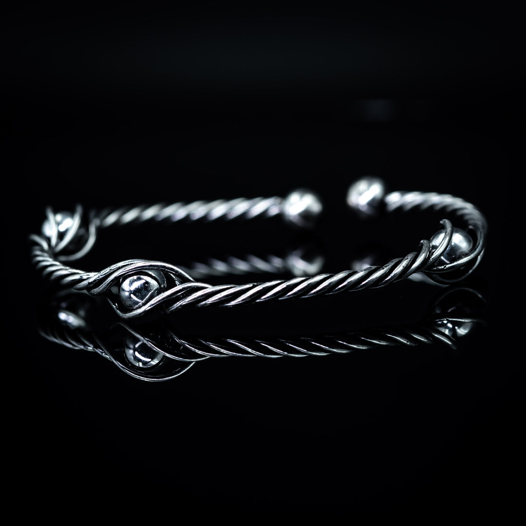 Silver twisted pearl rope bangle