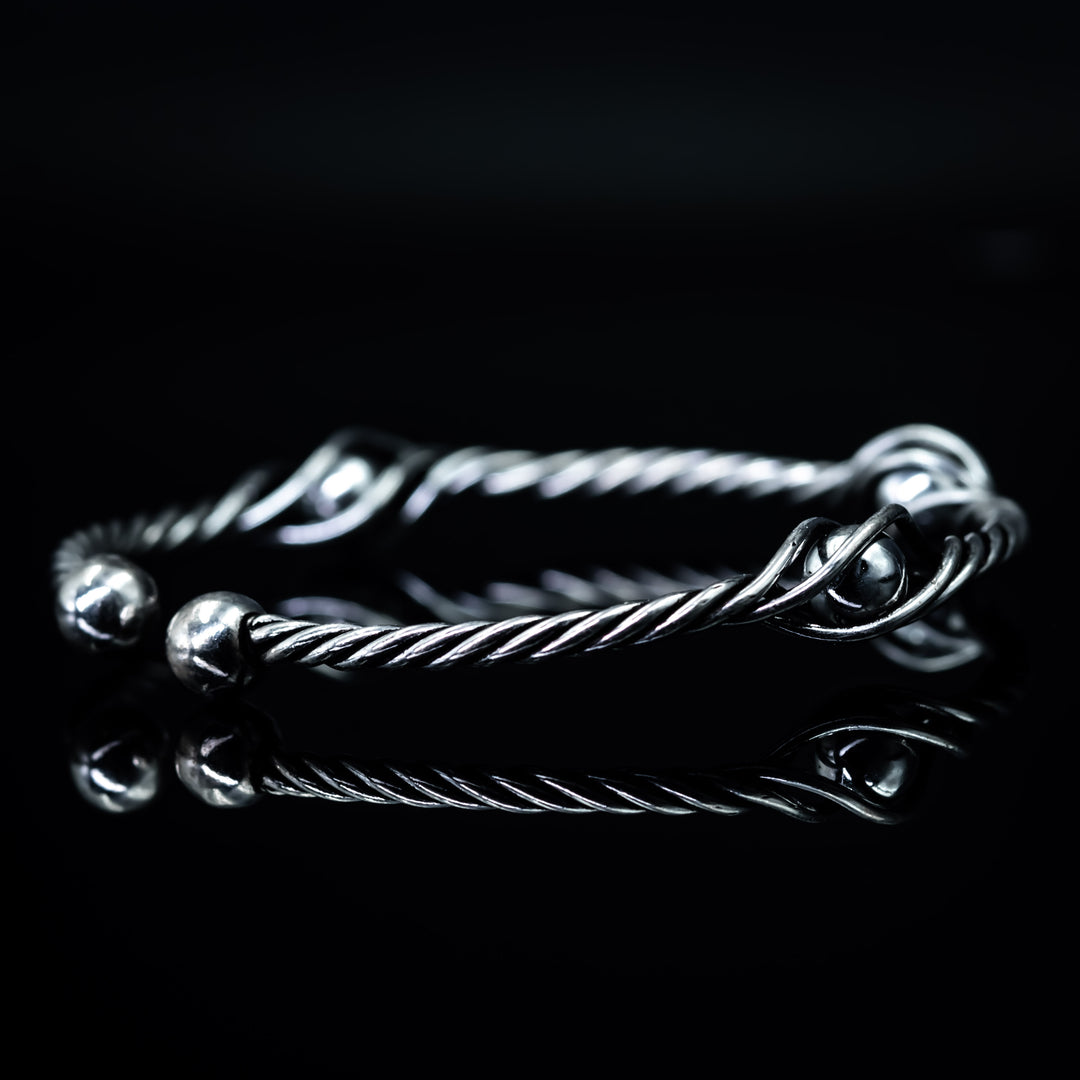Silver twisted pearl rope bangle
