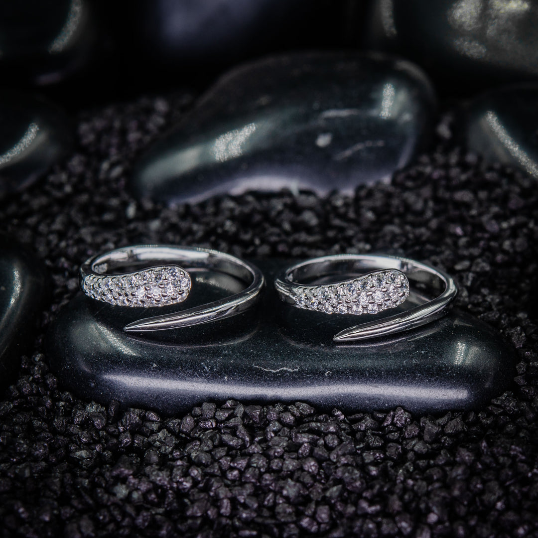 GlimmerTwist – 925 Silver Toe Ring