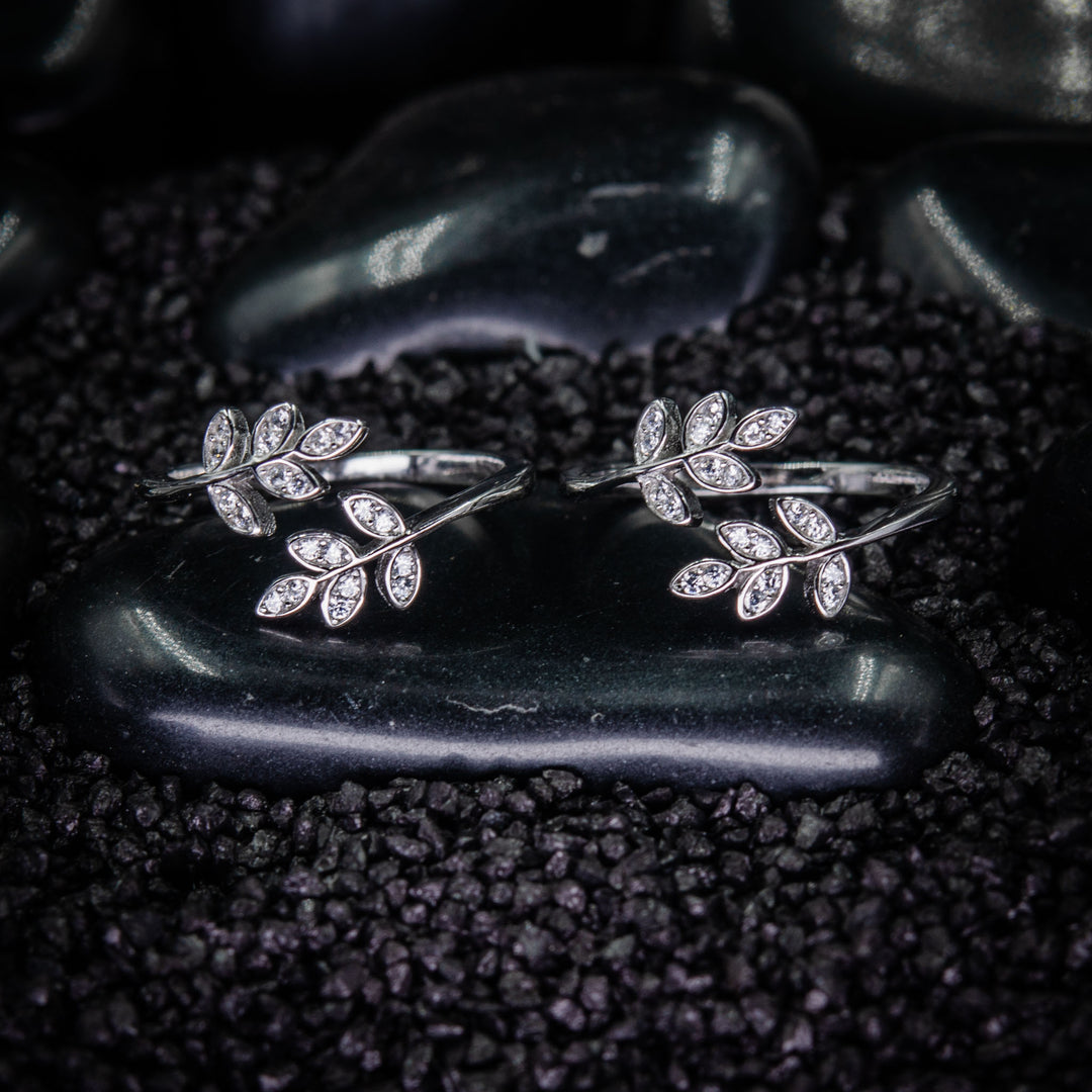 LeafWhisper – Silver Toe Ring