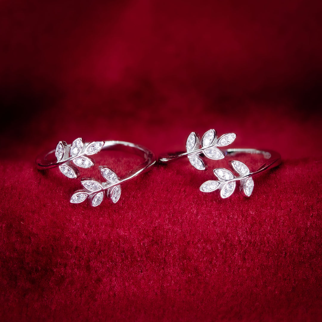 LeafWhisper – Silver Toe Ring