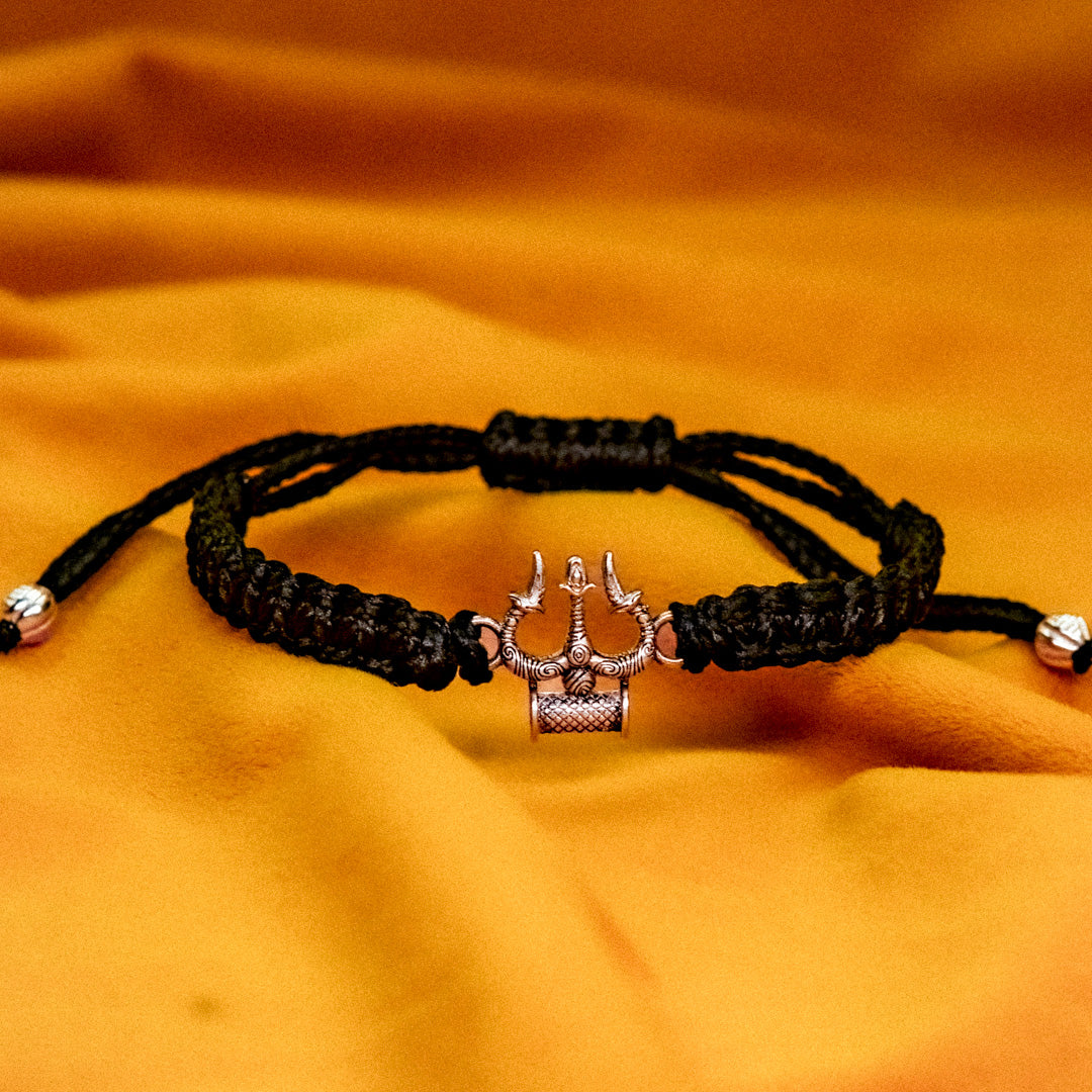 Trivah – Black Thread 925 Silver Bracelet