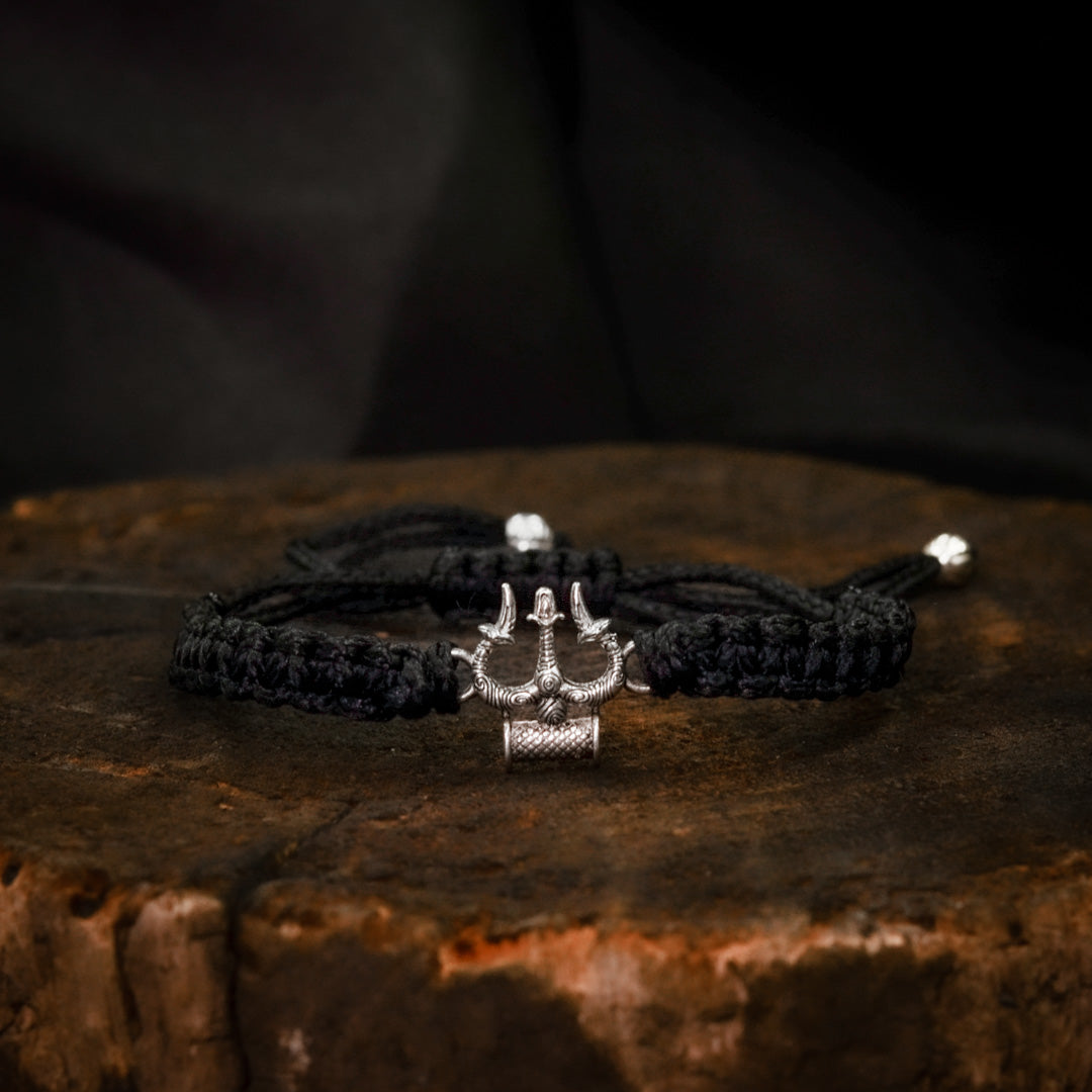 Trivah – Black Thread 925 Silver Bracelet